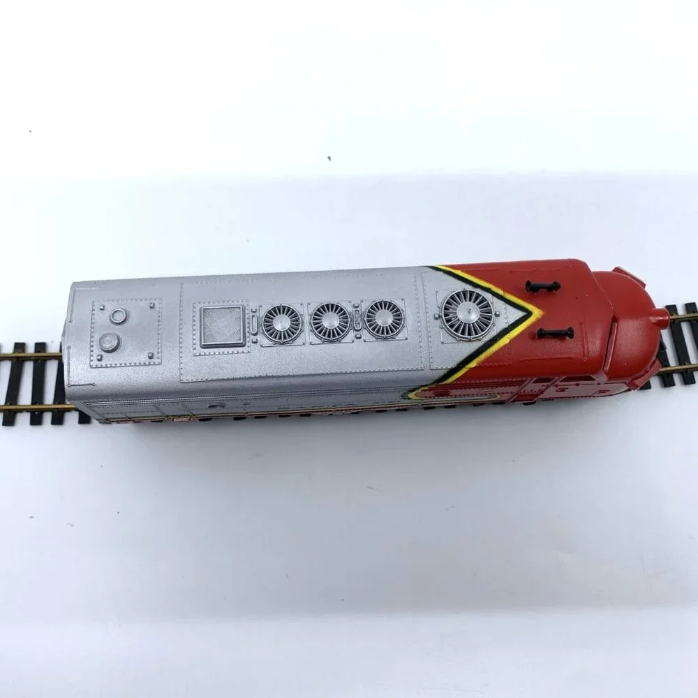 Playart HO Scale Santa Fe F7 H-604 Warbonnet Diesel Locomotive Powered Vintage